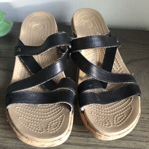 Crocs‎ Sz 8 Womens Black Plaid Lined Strappy Cork Wedge Sandals